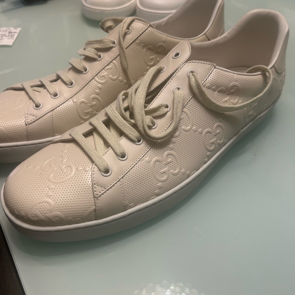 Gucci Men's Off-White Embossed Sneakers - Picture 3 of 6